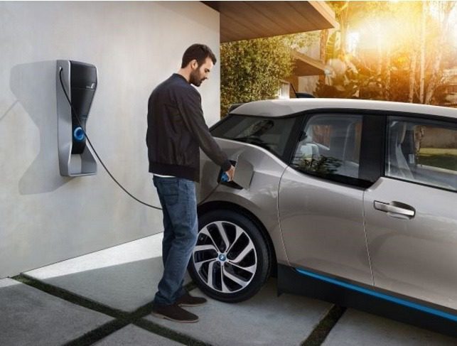 BMW e Ipiranga firmam irão instalar pontos de recarga para veículos elétricos no Brasil