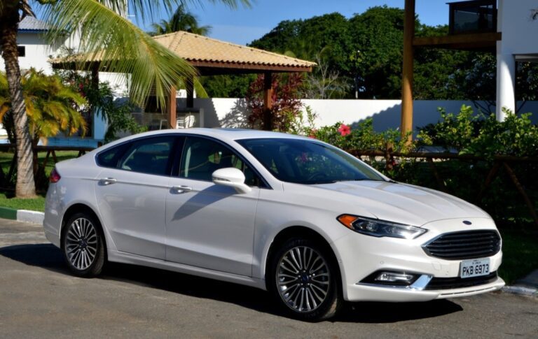 Linha Ford Fusion 2017 é lançada com novo design e tecnologias semiautônomas