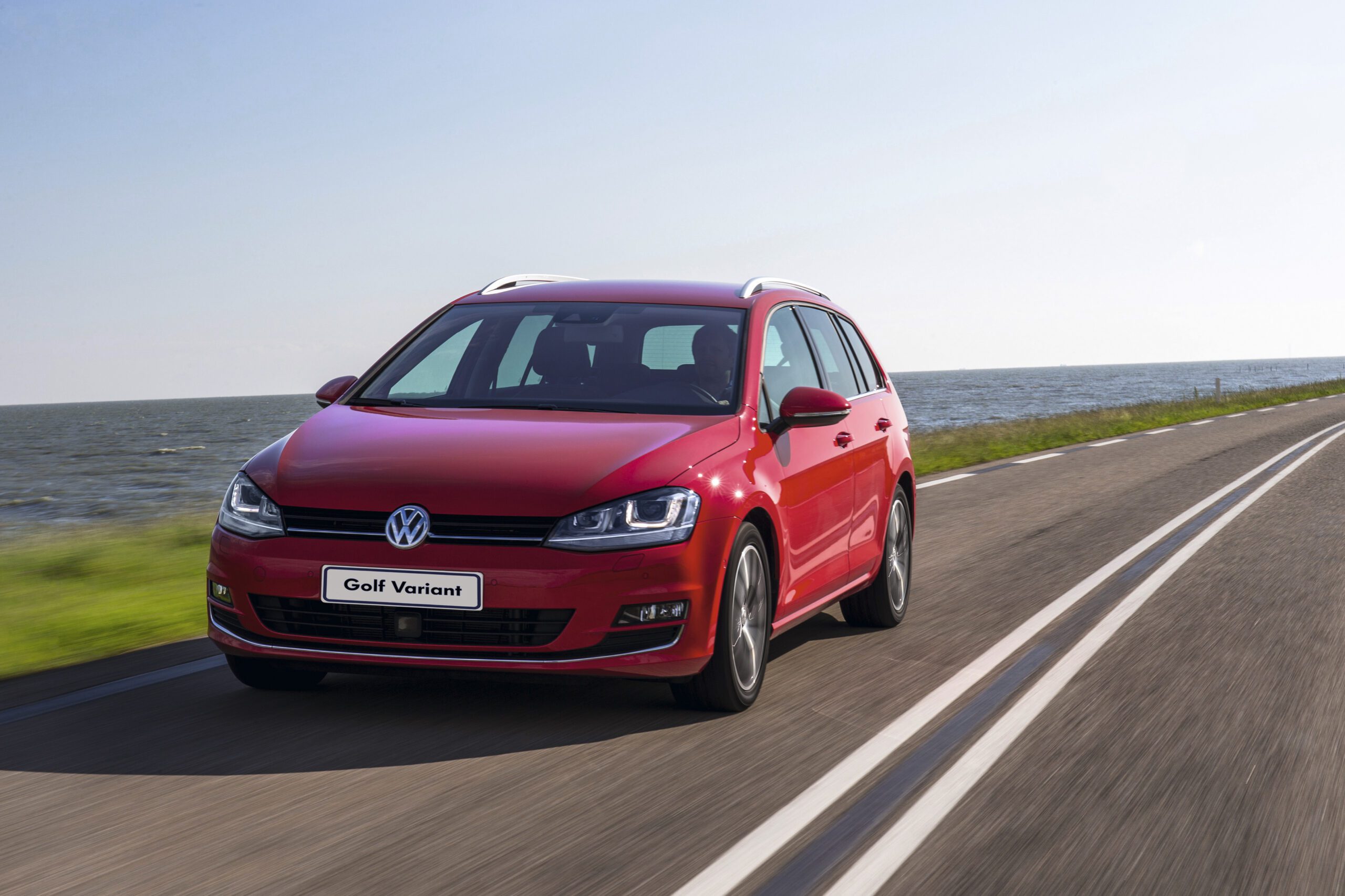 Volkswagen Golf Variant chega à linha 2017 com motor mais potente e novos equipamentos