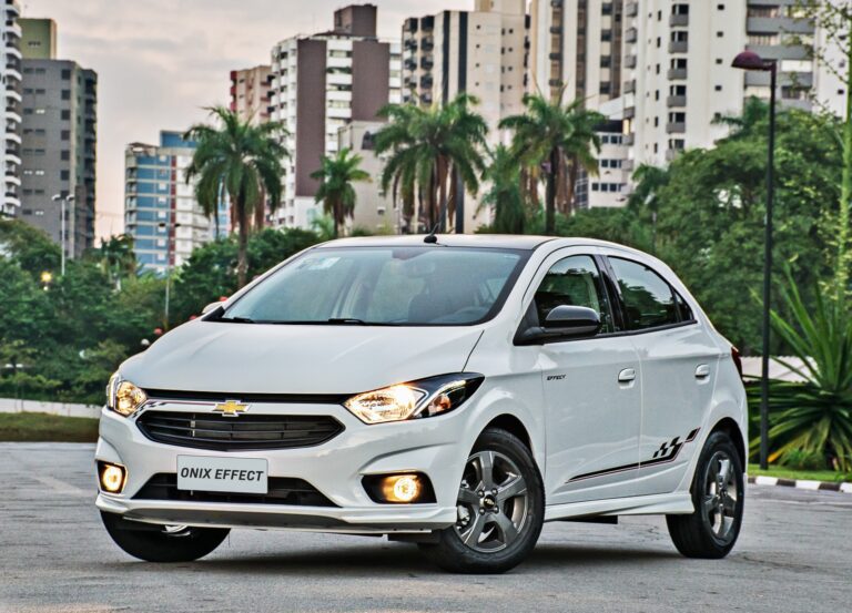 Novo Effect marca estreia da linha 2018 do Chevrolet Onix