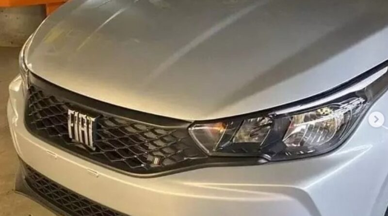 Fiat Argo 2023 deve chegar com câmbio CVT e dianteira renovada