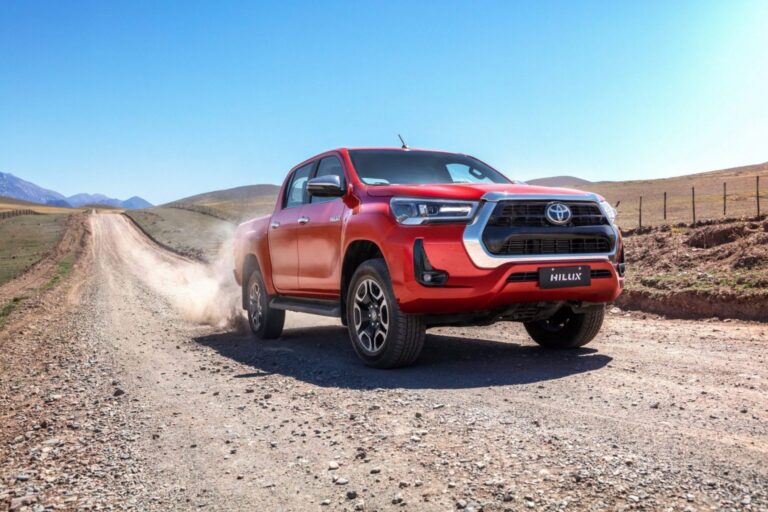 Nova Toyota Hilux 2023 chega com adoção de sistema híbrido