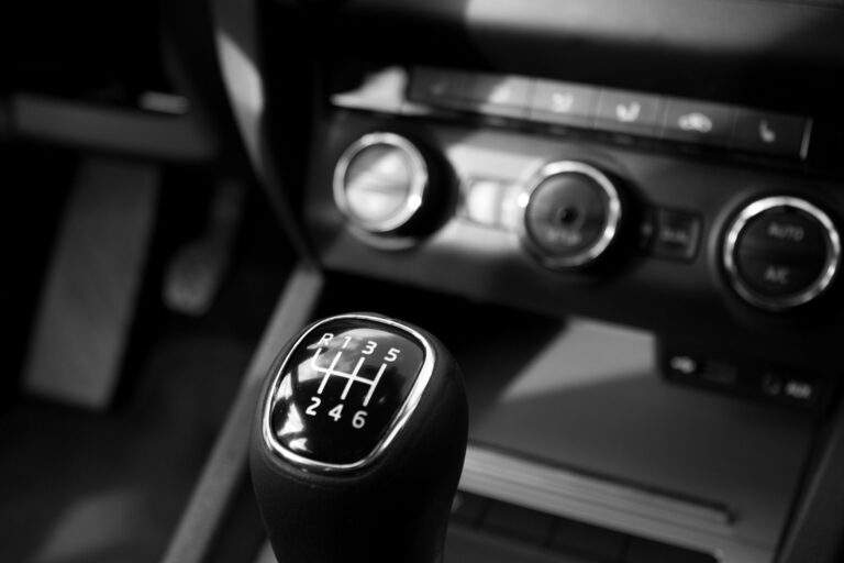 Câmbio manual ou automático? Saiba qual opção valoriza mais seu combustível