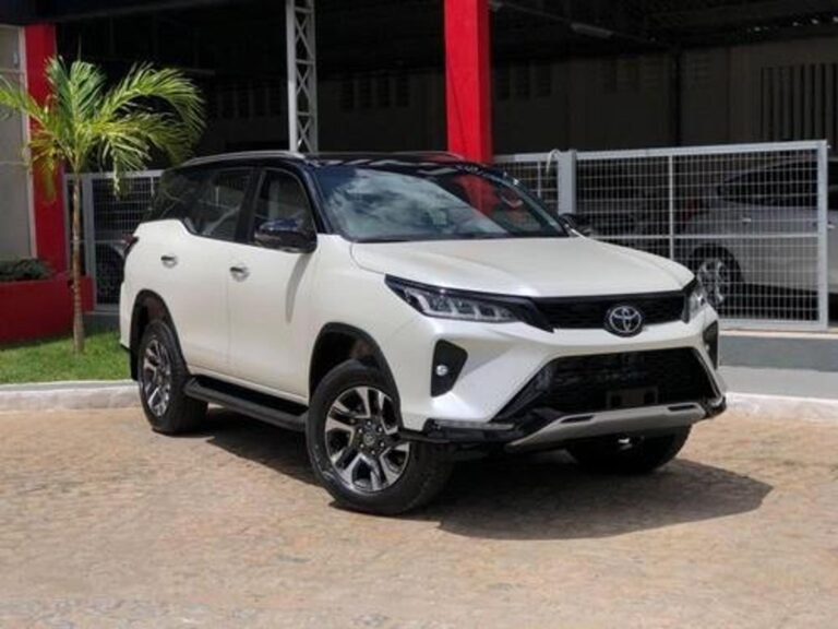 Toyota SW4 tem preço inicial de R$ 374.690 em fevereiro 2023