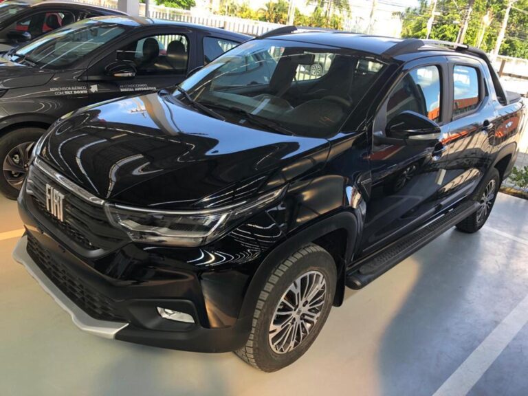 Fiat Strada supera Hyundai HB20 e assume liderança de vendas em março