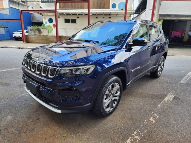 Jeep Compass tem preço de R$ 184.490 em março 2023