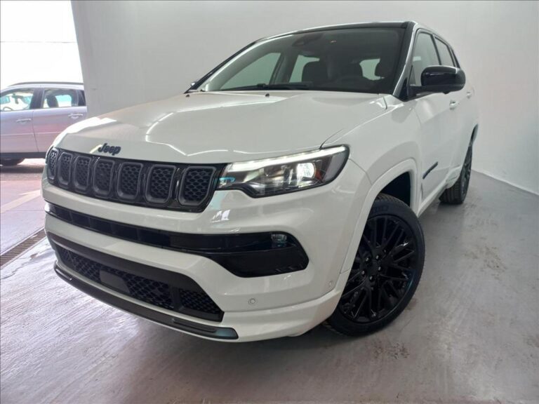 Jeep Compass 4xe tem descontos de R$ 50.700 em março 2023