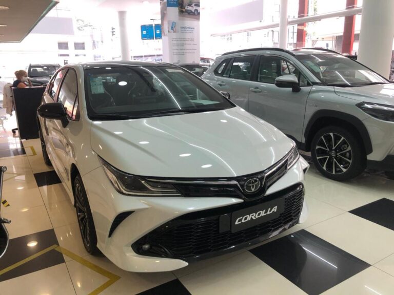 Toyota Corolla PcD tem oferta com desconto de R$ 25.395 em abril de 2023