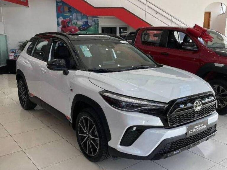 Toyota Corolla Cross GR-S PcD tem oferta com desconto generoso em abril de 2023