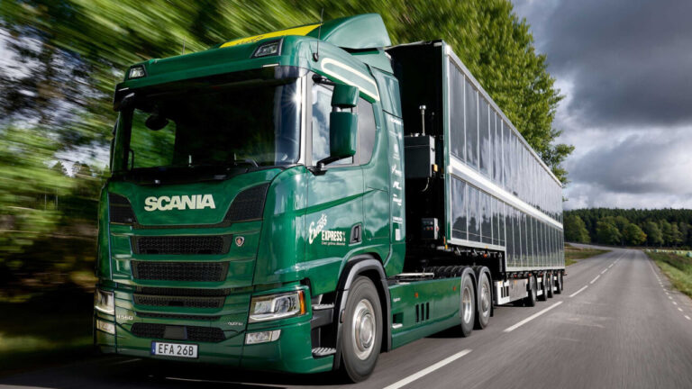 Scania apresenta o primeiro caminhão movido a energia solar