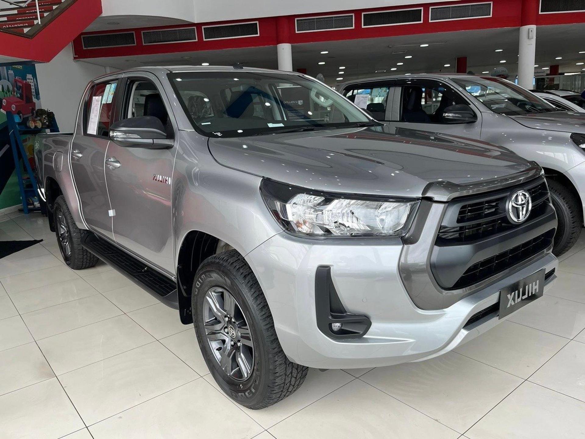 Toyota Hilux SR 2024