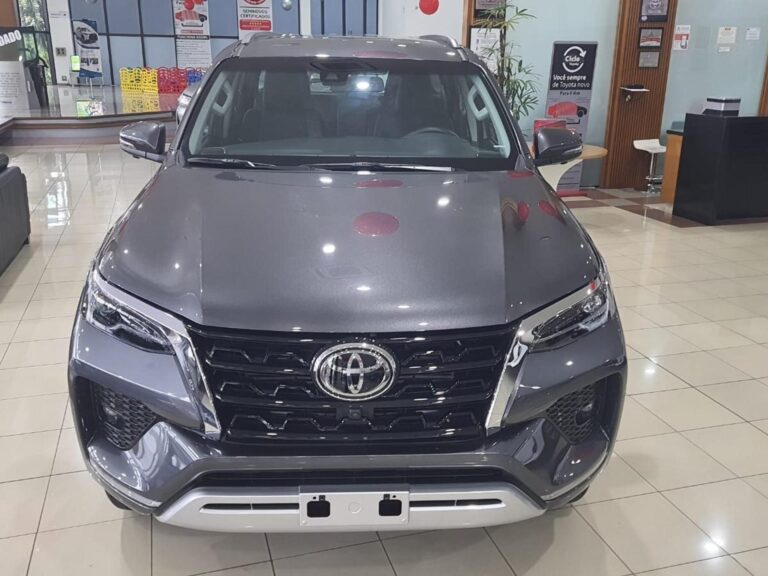 Ficha técnica, preço e equipamentos da Toyota SW4 SRX 2024