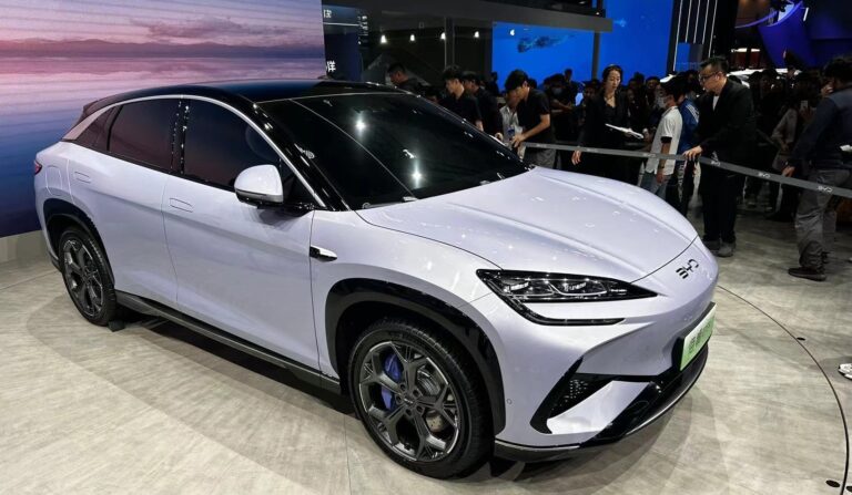 Sea Lion 07 é a aposta da BYD para desbancar o Tesla Model Y