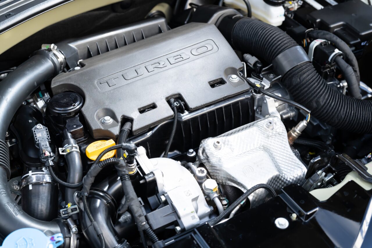 Motor Turbo 200 de até 130 cv e câmbio automático CVT equipa todas as versões