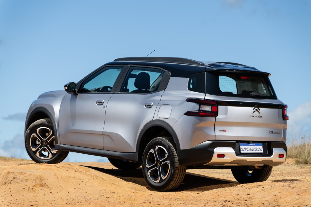 Modelo chega às lojas em três versões e amplo pacote de itens de série (Novo SUV Citroën C3 Aircross)