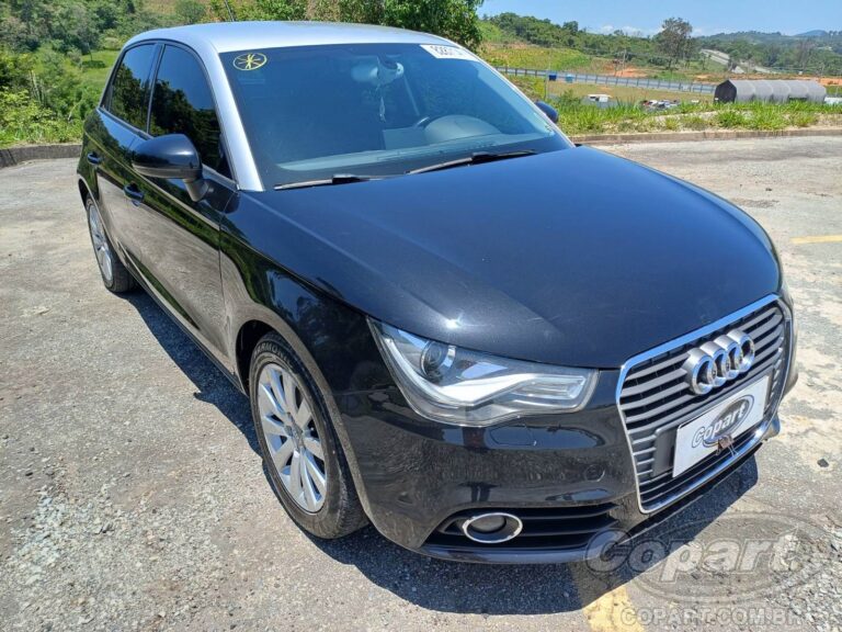 Audi A1 Sportback Attraction está à venda a partir de R$ 17 mil em leilão