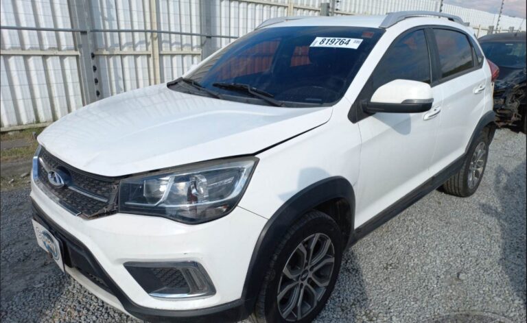 CAOA Chery Tiggo 2 está sendo vendido a partir de R$ 5 mil em leilão; vale a pena?