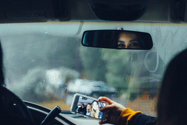 Vai viajar nas férias? Dicas de revisão no carro antes de pegar a estrada