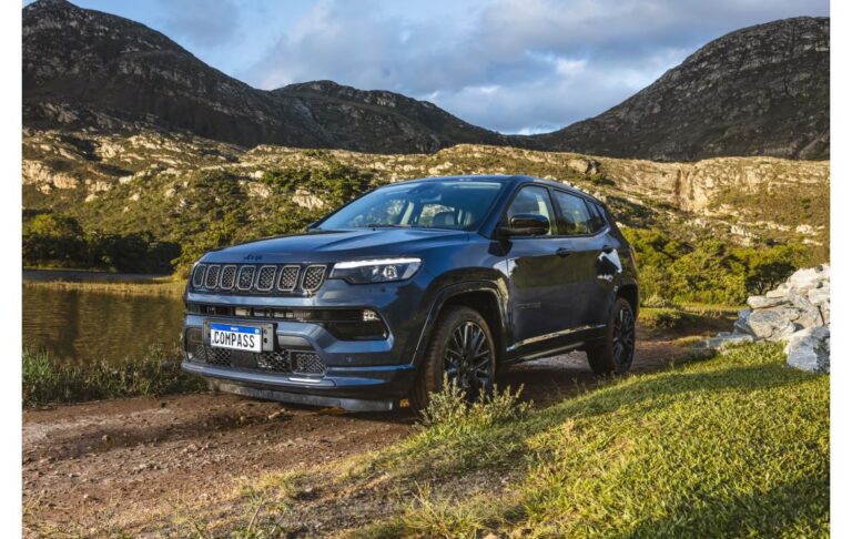 Jeep inicia testes de Compass e Commander com motor híbrido flex