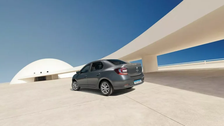 Renault Logan 2024 sofre reajuste nos preços