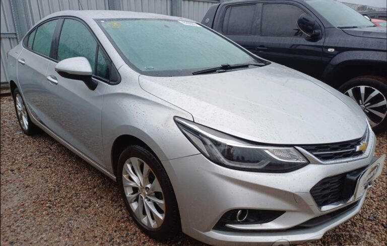 Chevrolet Cruze está com preço inicial de R$ 21.750 em leilão; vale a pena?