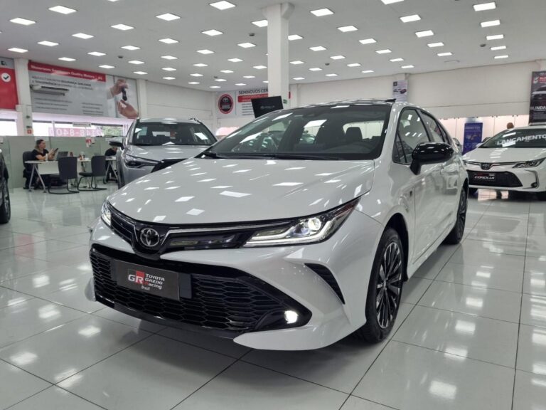 Veja quanto custa o IPVA e revisões do Toyota Corolla em dezembro 2024