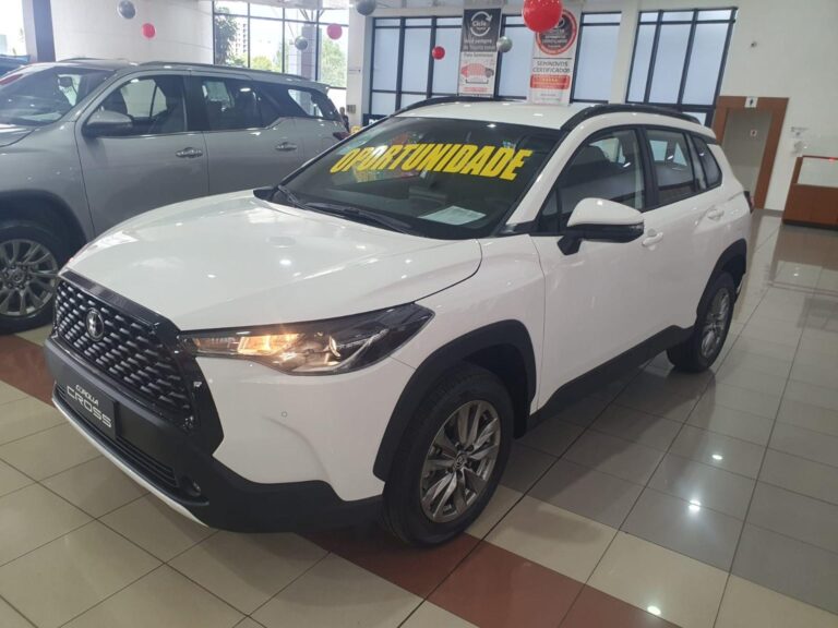 Toyota Corolla Cross XRE PcD oferta desconto de R$ 22 mil em dezembro