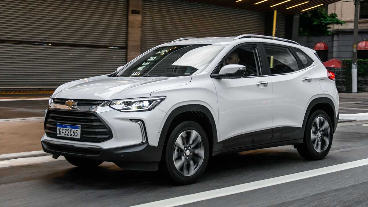 O Chevrolet Tracker está no topo da lista. Este modelo, que se destacou como o segundo SUV mais vendido do ano de 2023, sofreu uma redução de 19,08% em seu valor.