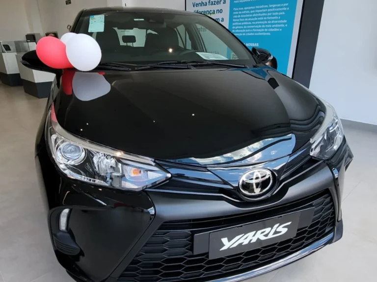 Toyota Yaris Hatch XS 2024: Ficha técnica, preço e itens