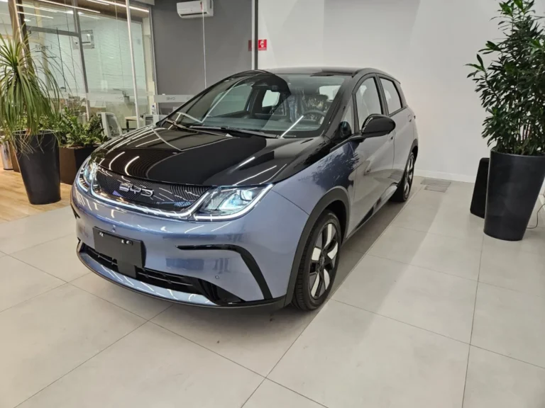 BYD Dolphin 2024 estreia na China com bateria maior e mais barato