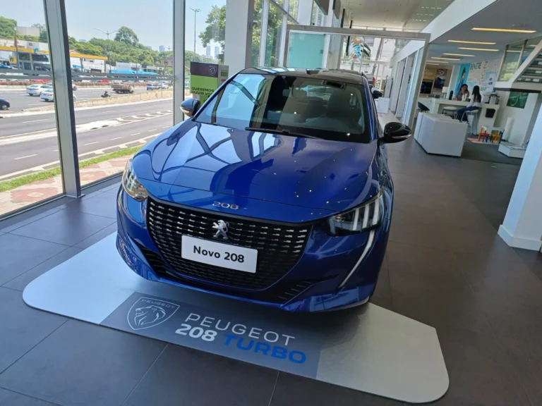 Peugeot 208 Style Turbo 2024: ficha técnica, preço e itens