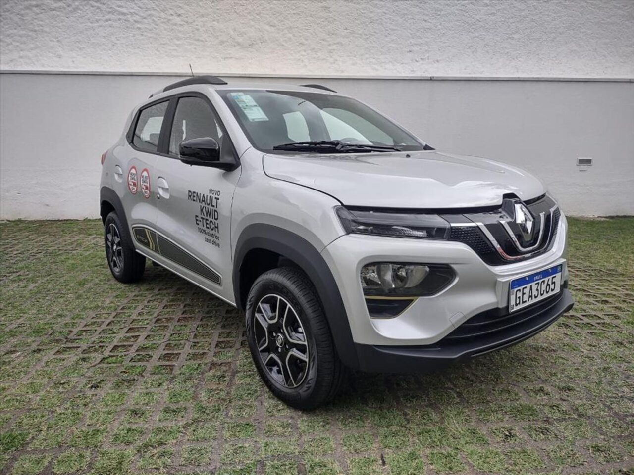Renault Kwid E-Tech 2024