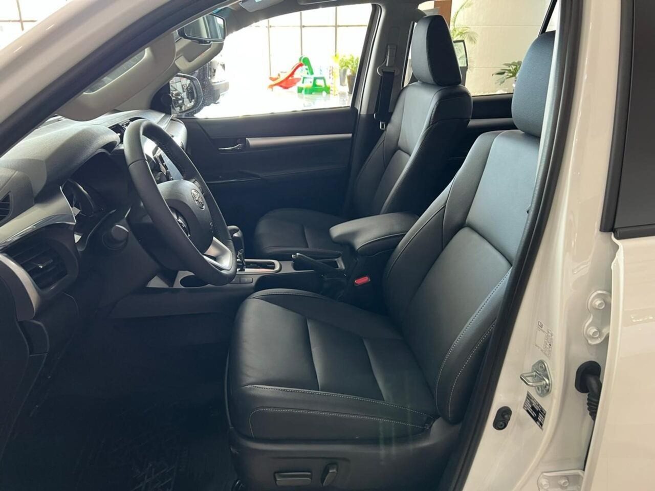 Toyota Hilux SR 2024