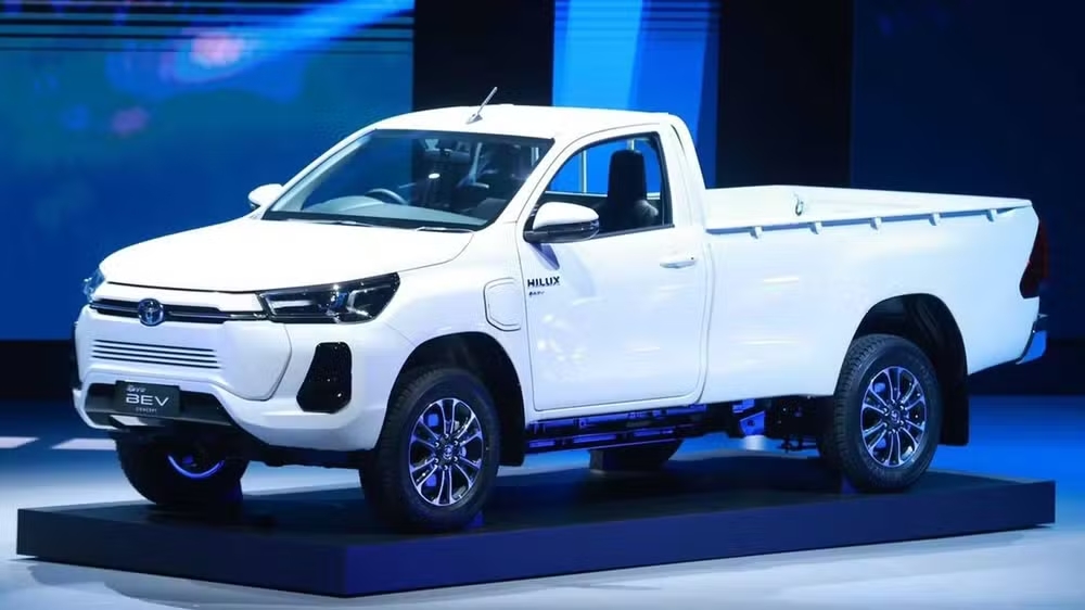 Toyota Hilux BEV 2025