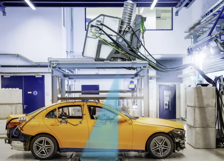 Mercedes-Benz lidera com inovação em testes de colisão utilizando Raio-X