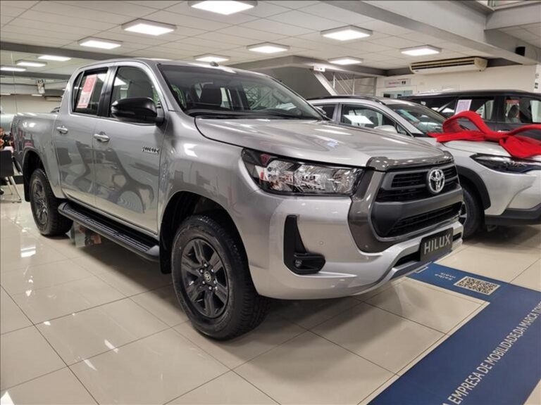 Toyota anuncia oferta de até R$ 43 mil na Hilux em março