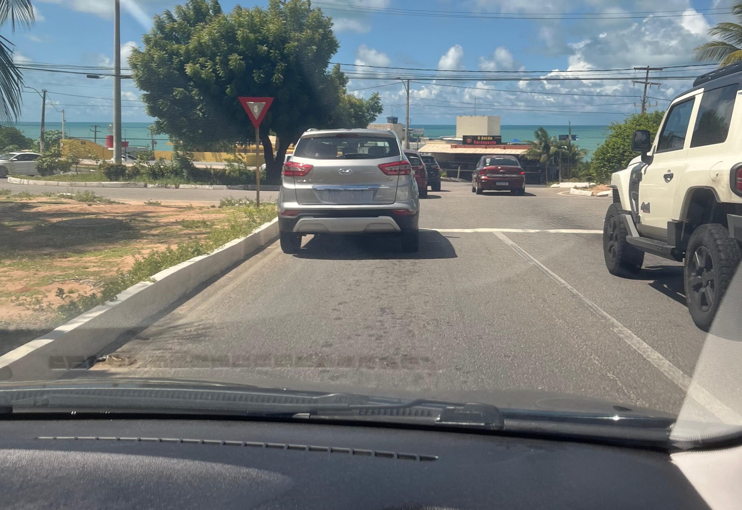 Existe velocidade mínima para dirigir? Entenda o que diz a lei