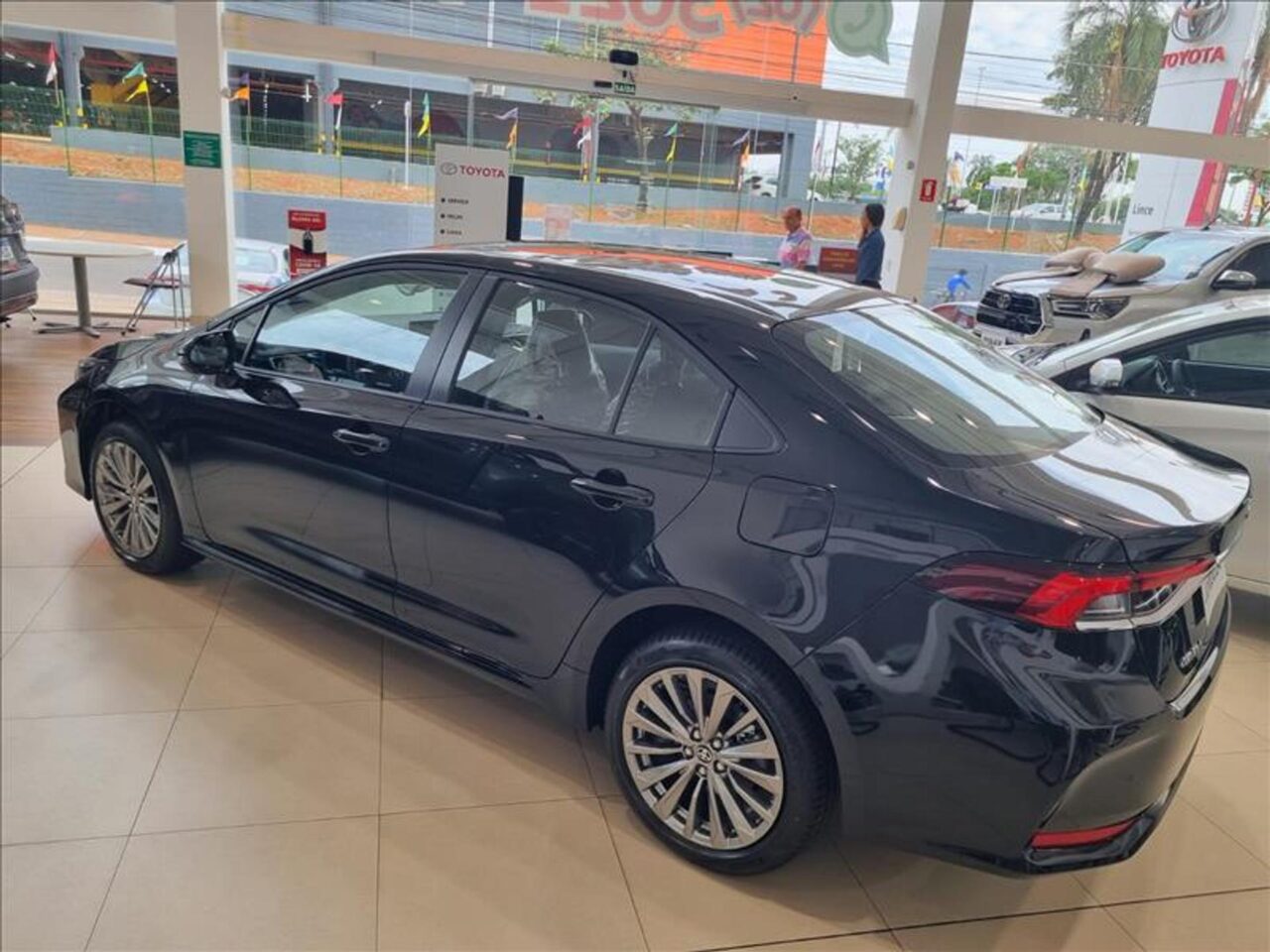 Toyota Corolla Altis Hybrid 2024