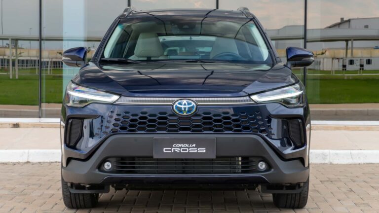 Toyota Corolla Cross 2025 chega com um novo visual e mais itens