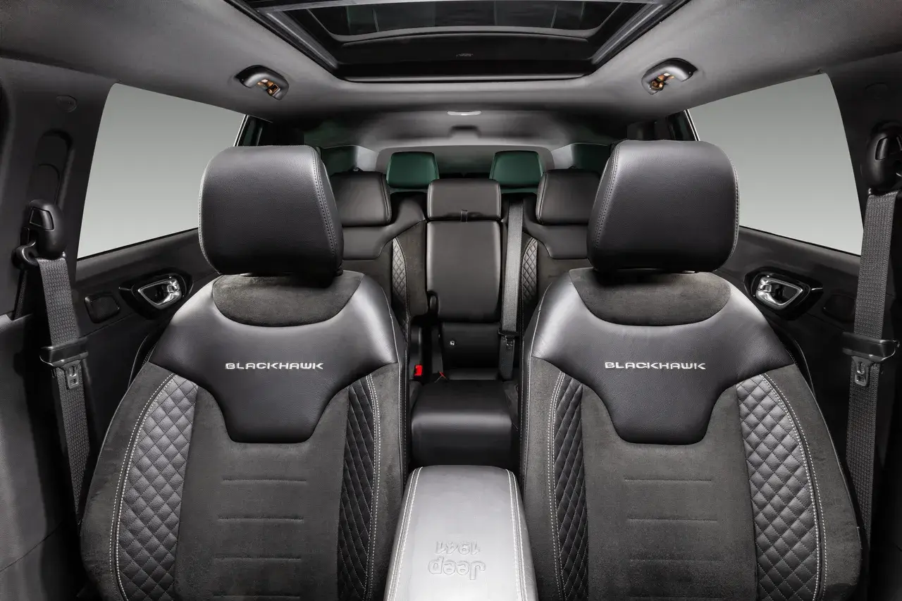 Jeep Commander Blackhawk 2025
