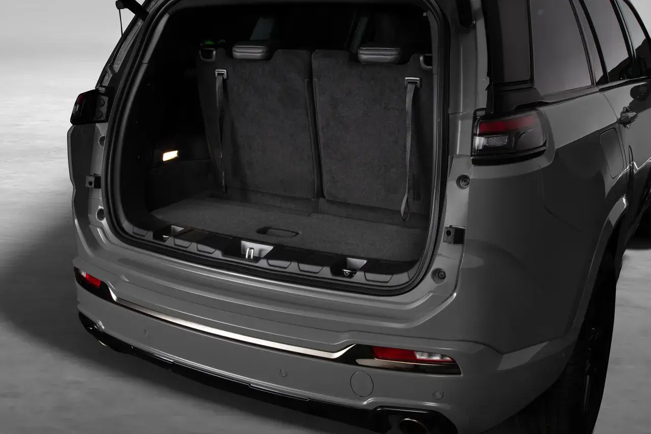 Jeep Commander Blackhawk 2025