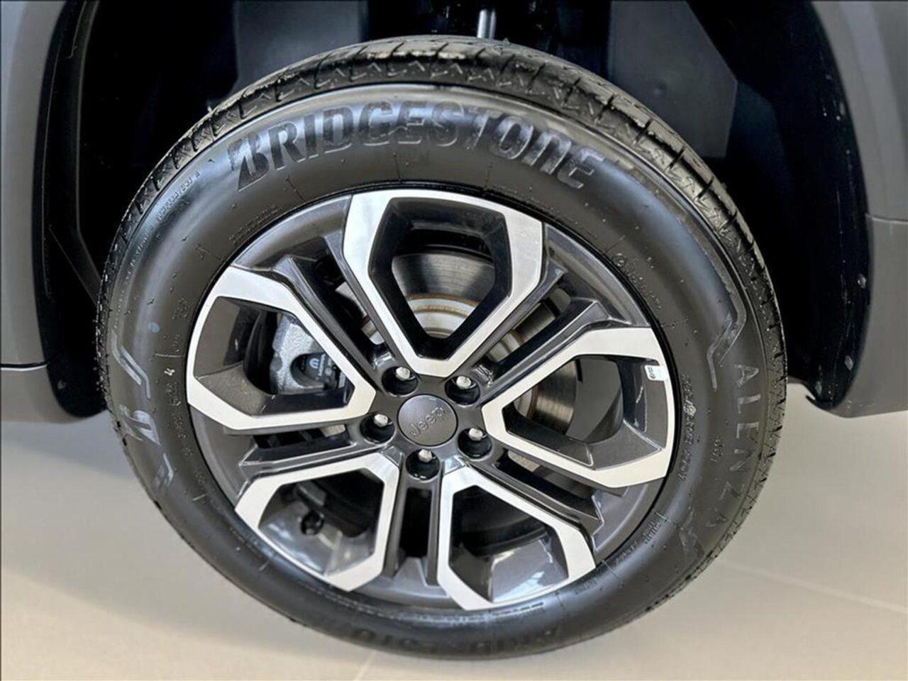 Jeep Commander Limited T270 2025