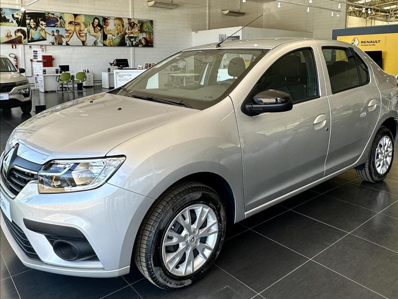 Renault Logan Life 2025