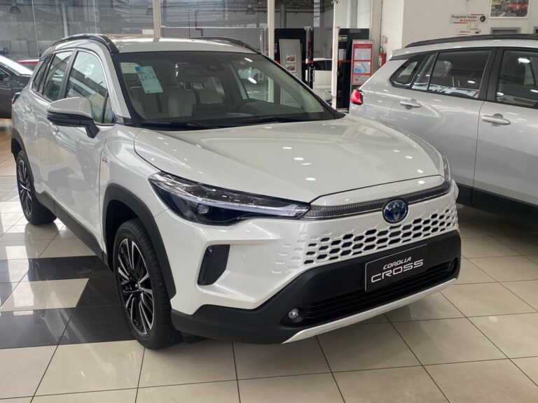 Toyota Corolla Cross XRX 2025: ficha técnica, preço e itens