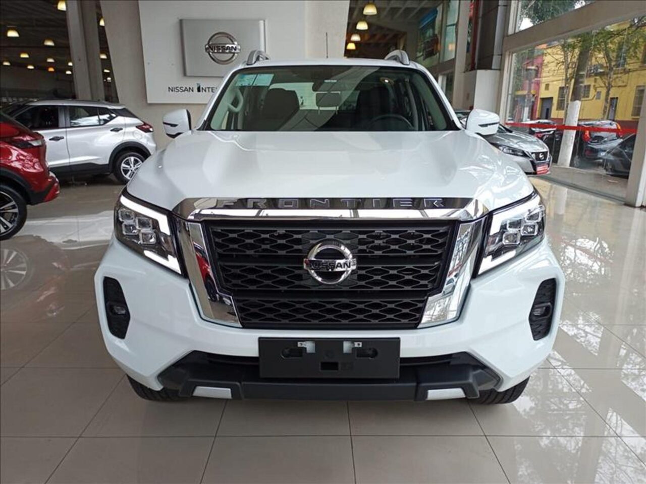 Nissan Frontier XE AT 2025