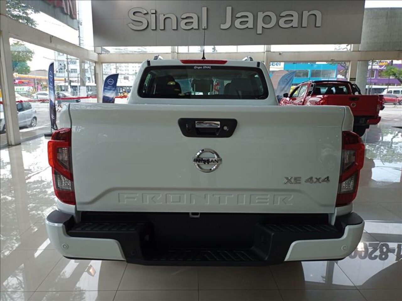 Nissan Frontier XE AT 2025