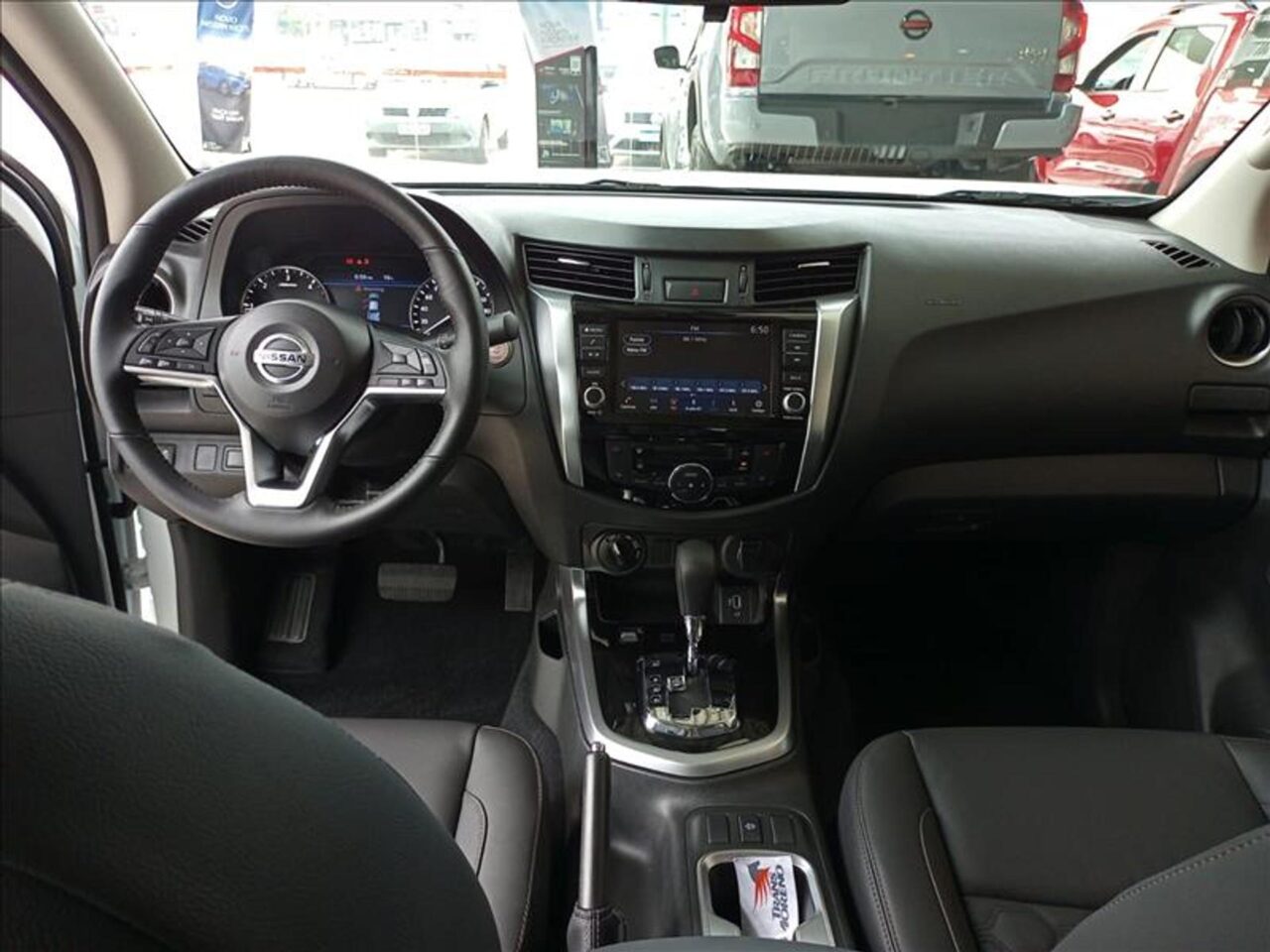 Nissan Frontier XE AT 2025