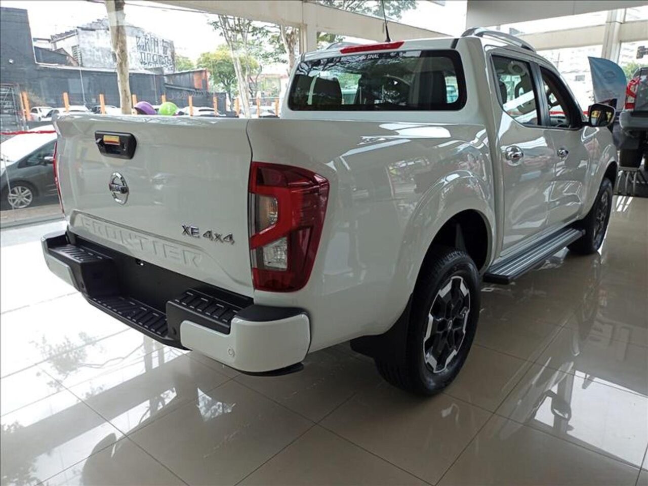 Nissan Frontier XE AT 2025
