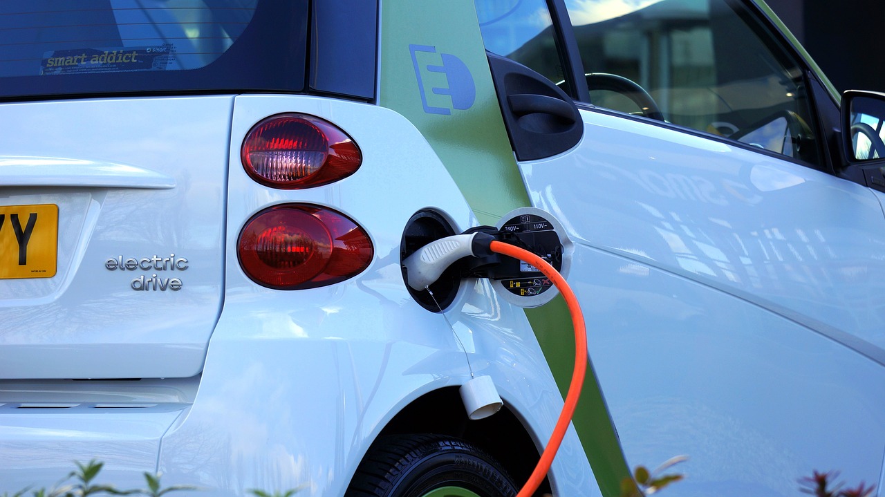 Europa avalia banir carros a combustão de locadoras até 2035