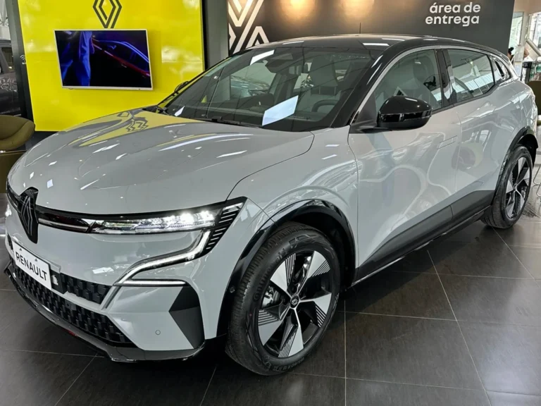 Renault Megane E-Tech ganha desconto de quase R$ 80 mil